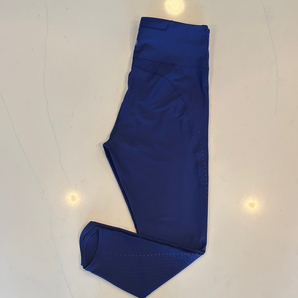 ATHLETA Pacesetter Ultra High Rise Lasercut 7/8 Legging